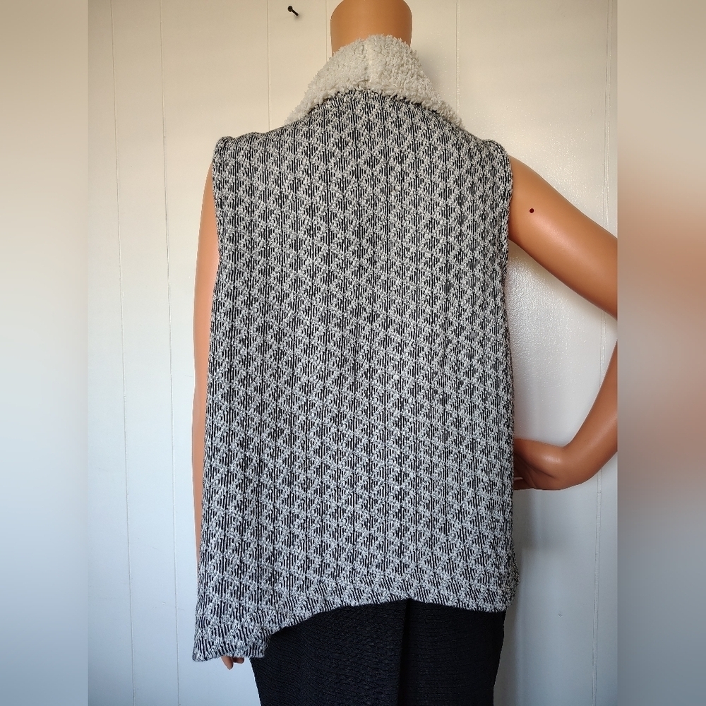 Loft Gray and White Shawl Collar Vest Size M - Picture 2 of 7